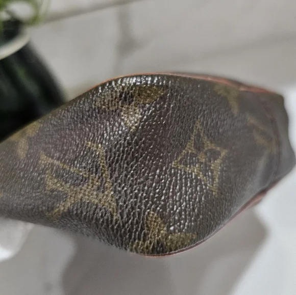 Louis Vuitton Brown Monogram Messenger Bag - Picture 8 of 11